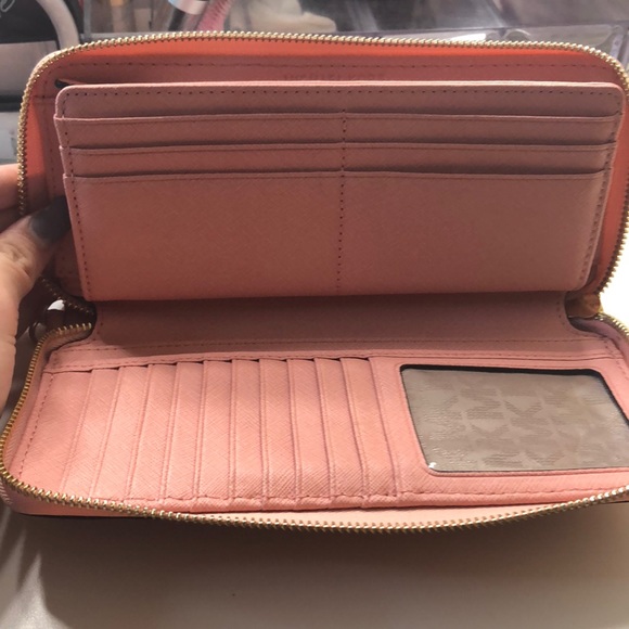 COPY - Micheal Kors Dusty Pink Wallet - Picture 5 of 8